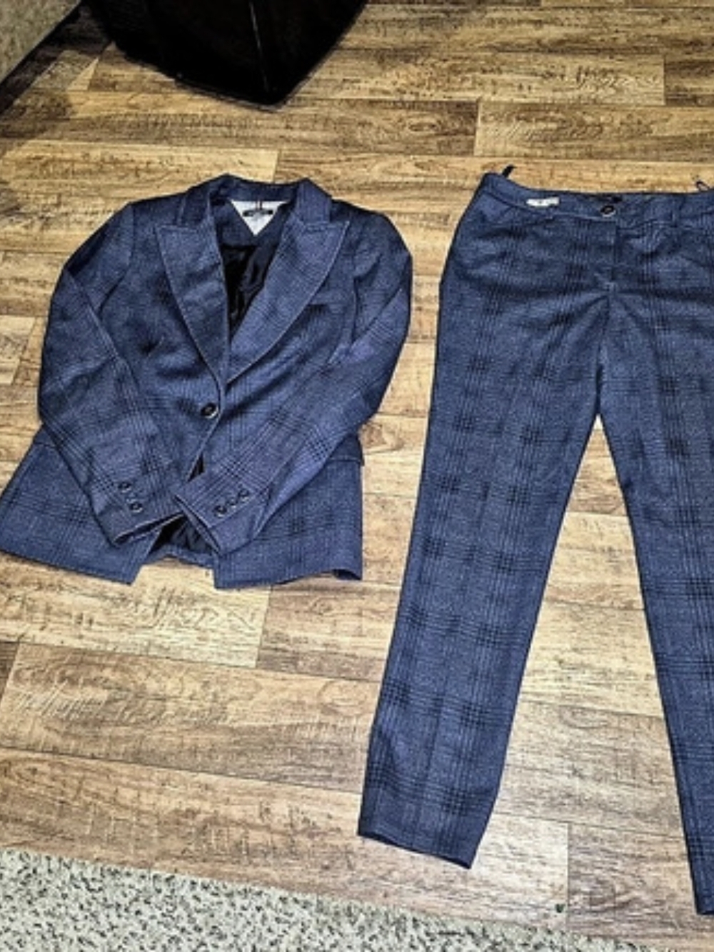 Tommy Hilfiger Men's Plaid Suit Blue Size 8